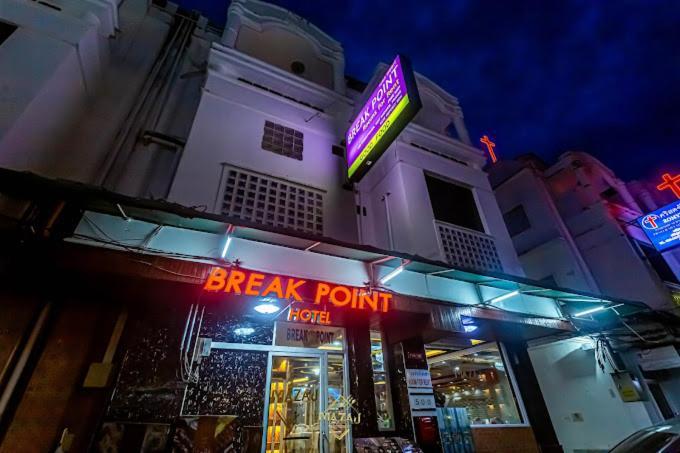 Break Point Hotel Patong Buitenkant foto