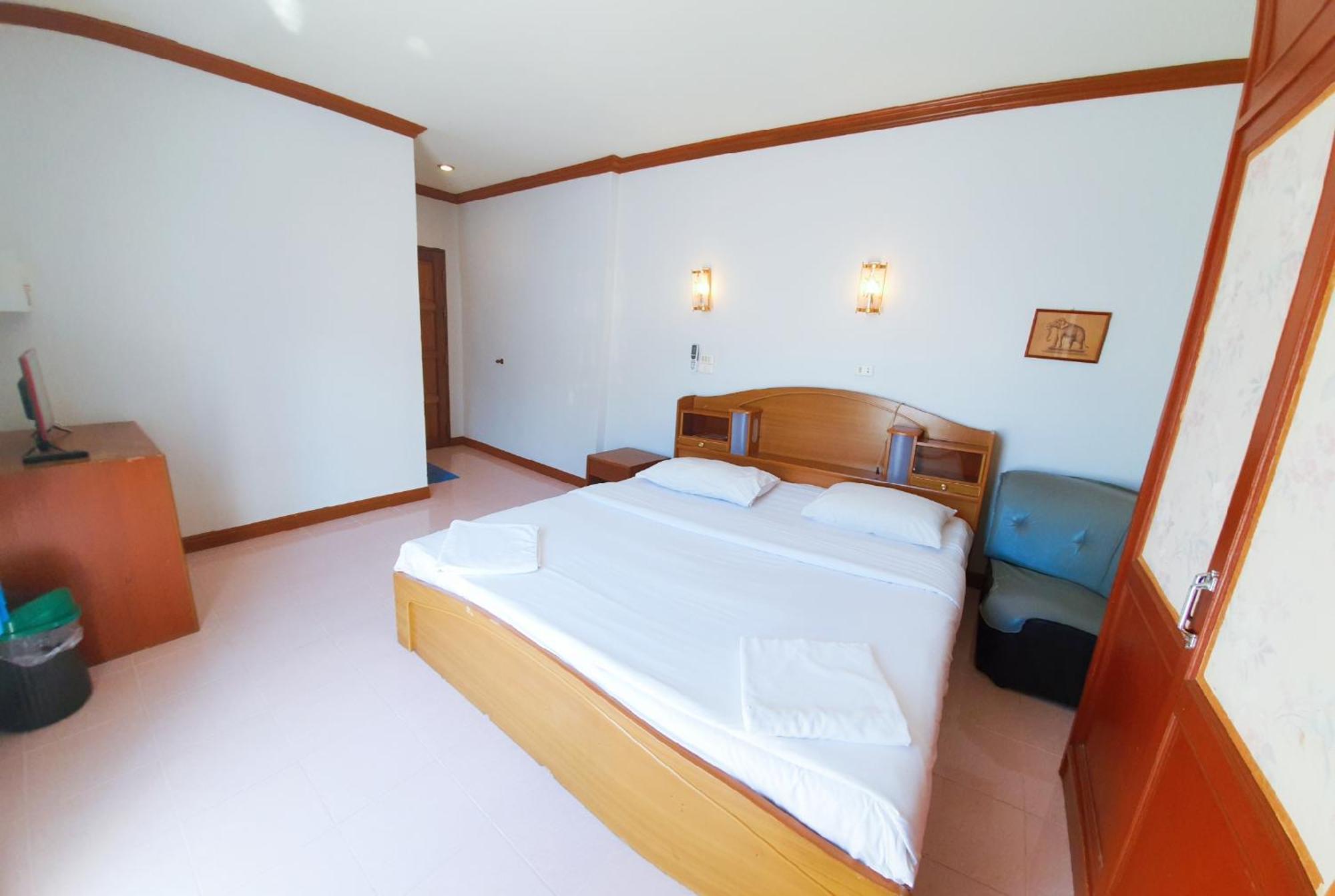 Break Point Hotel Patong Buitenkant foto