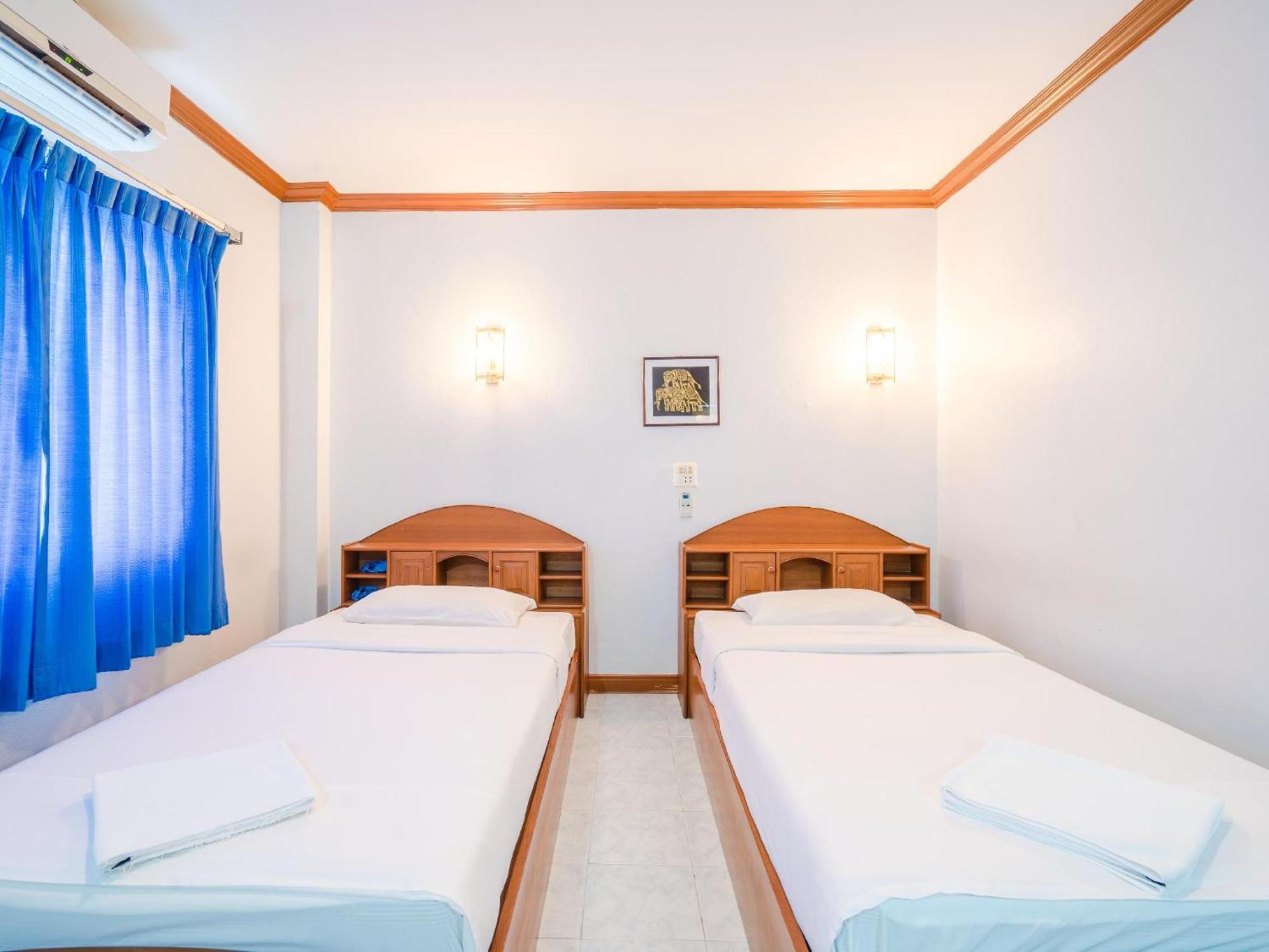Break Point Hotel Patong Buitenkant foto