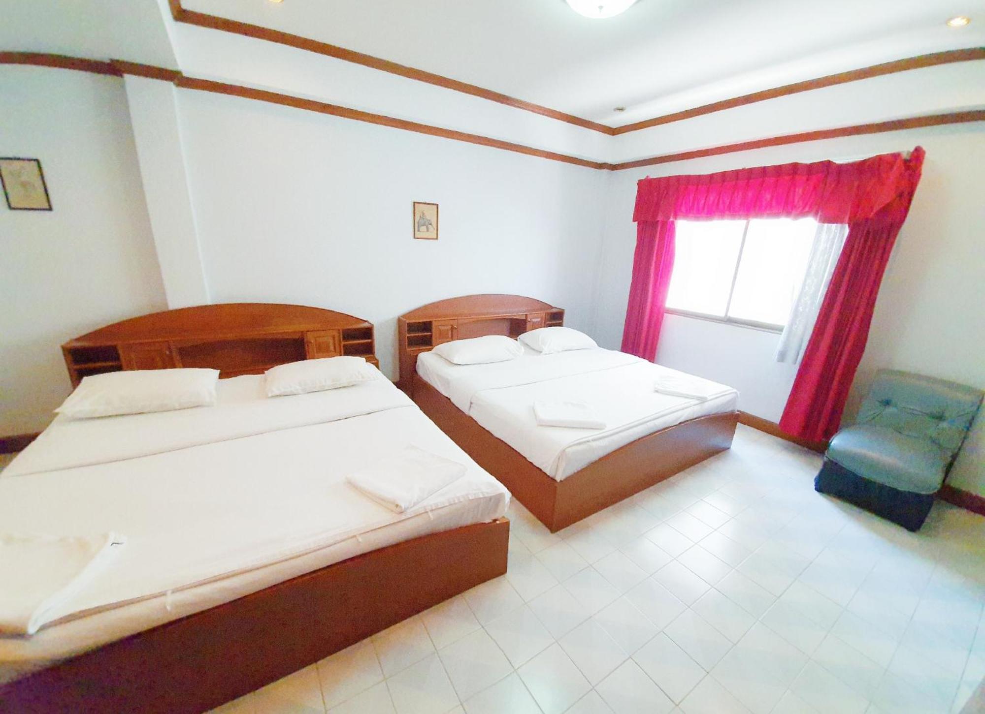 Break Point Hotel Patong Buitenkant foto