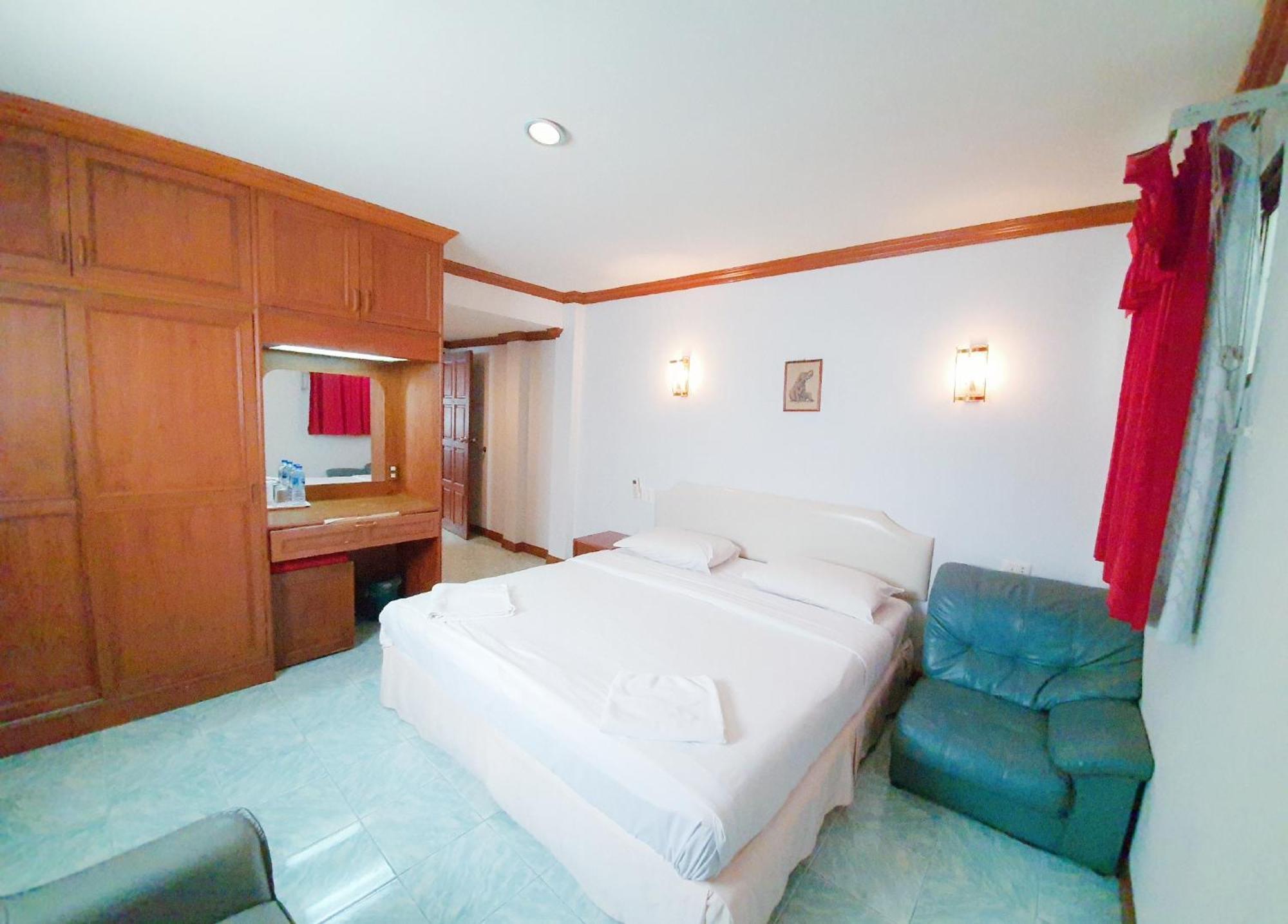 Break Point Hotel Patong Buitenkant foto