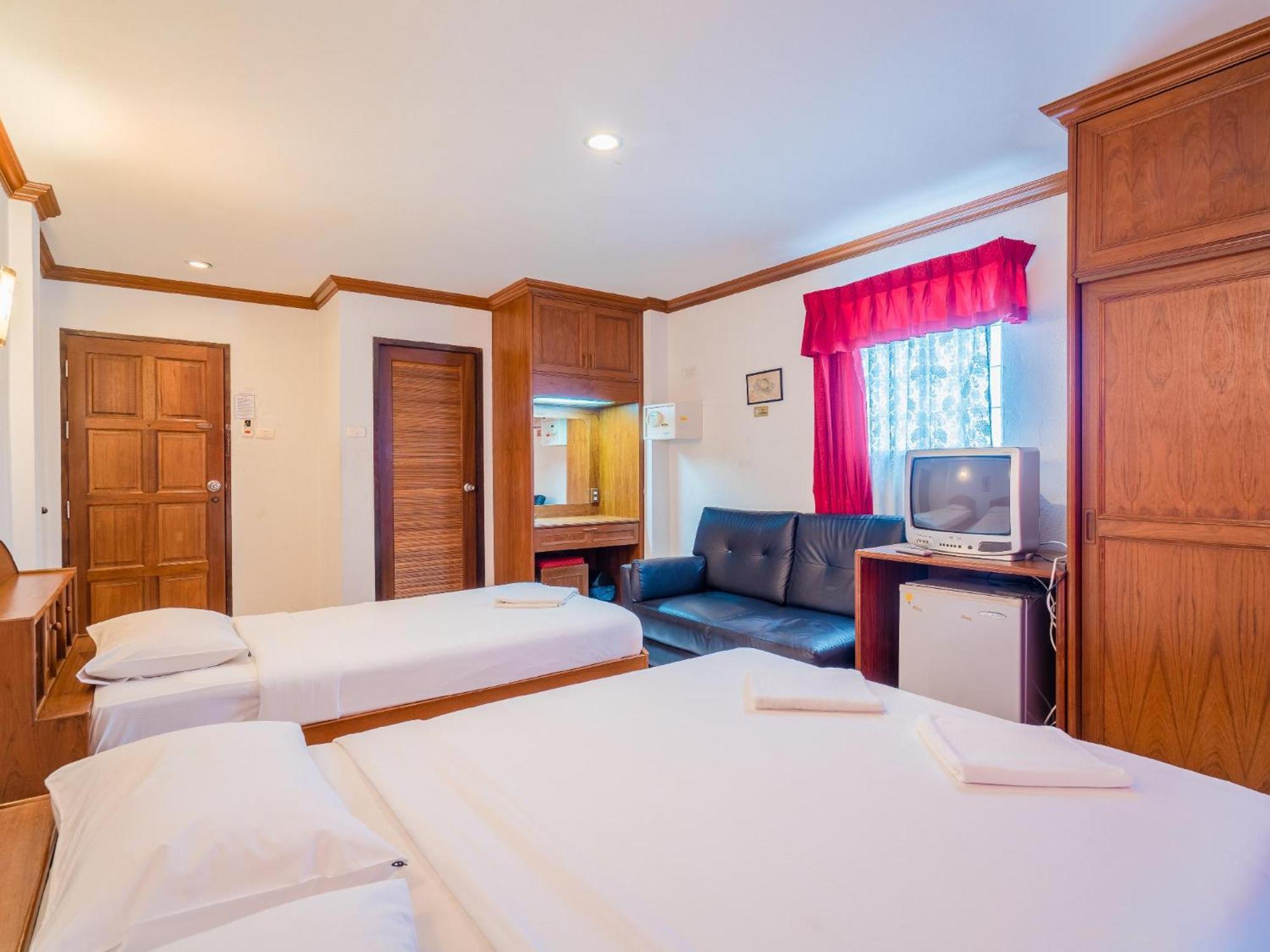 Break Point Hotel Patong Buitenkant foto