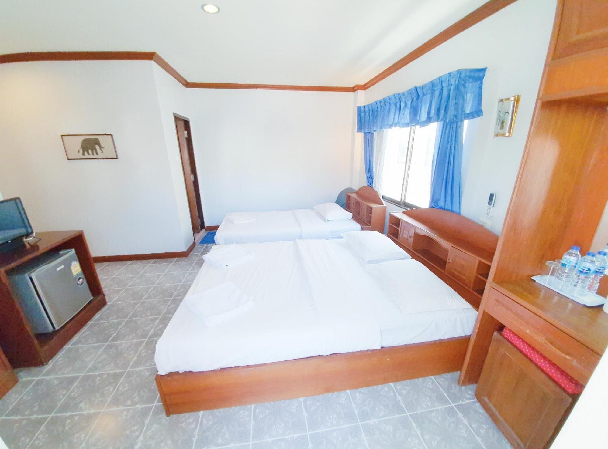 Break Point Hotel Patong Buitenkant foto