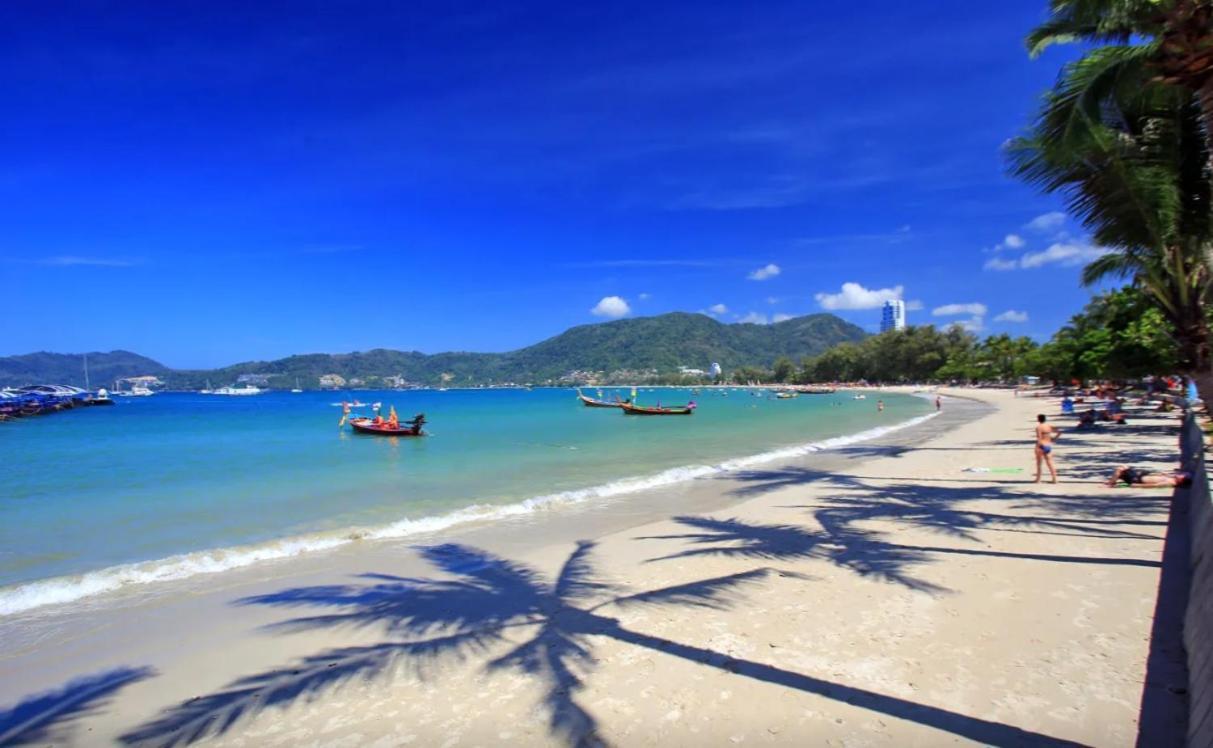 Break Point Hotel Patong Buitenkant foto