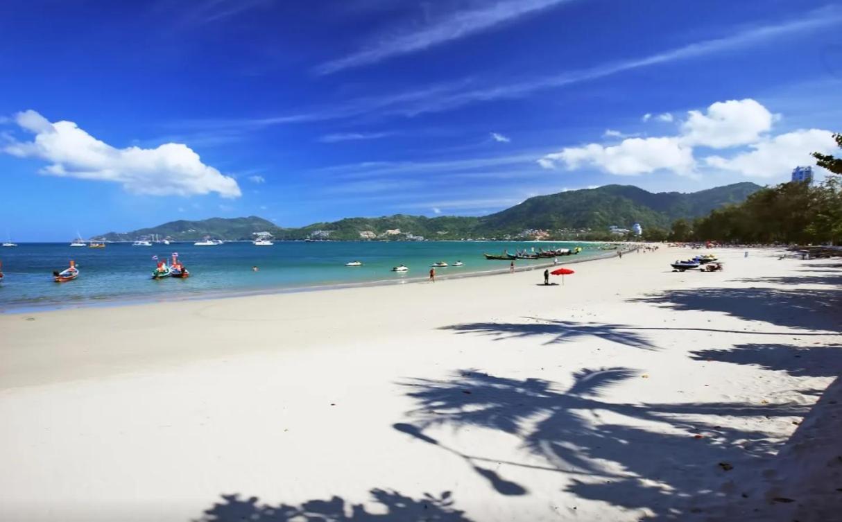Break Point Hotel Patong Buitenkant foto