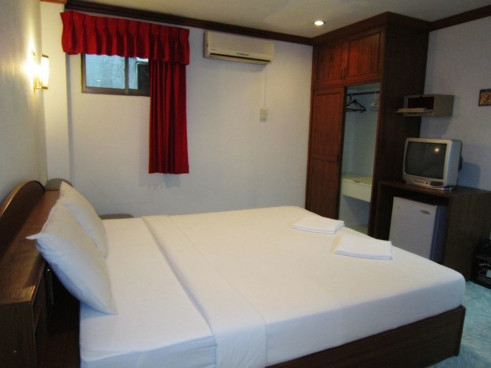 Break Point Hotel Patong Buitenkant foto
