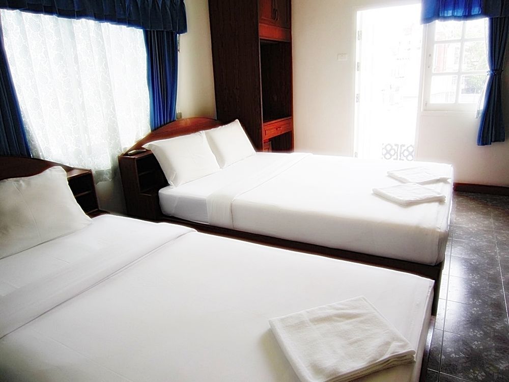 Break Point Hotel Patong Buitenkant foto