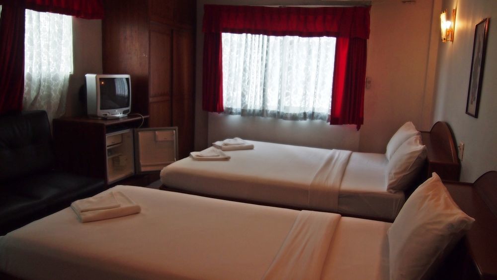 Break Point Hotel Patong Buitenkant foto