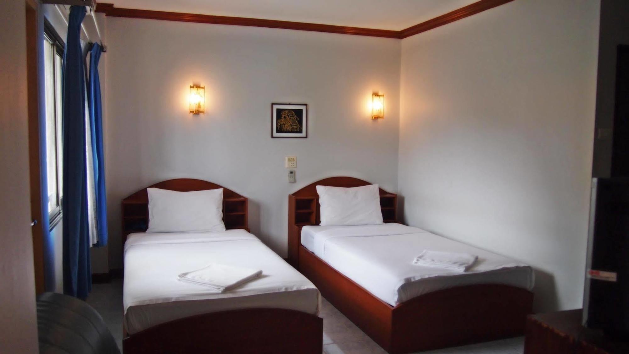Break Point Hotel Patong Buitenkant foto